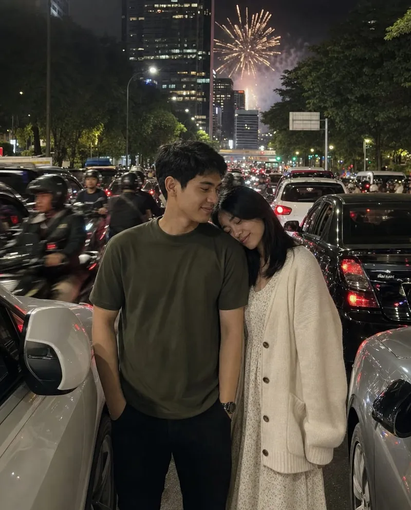 Kita nunggu kembang api jam berapa?